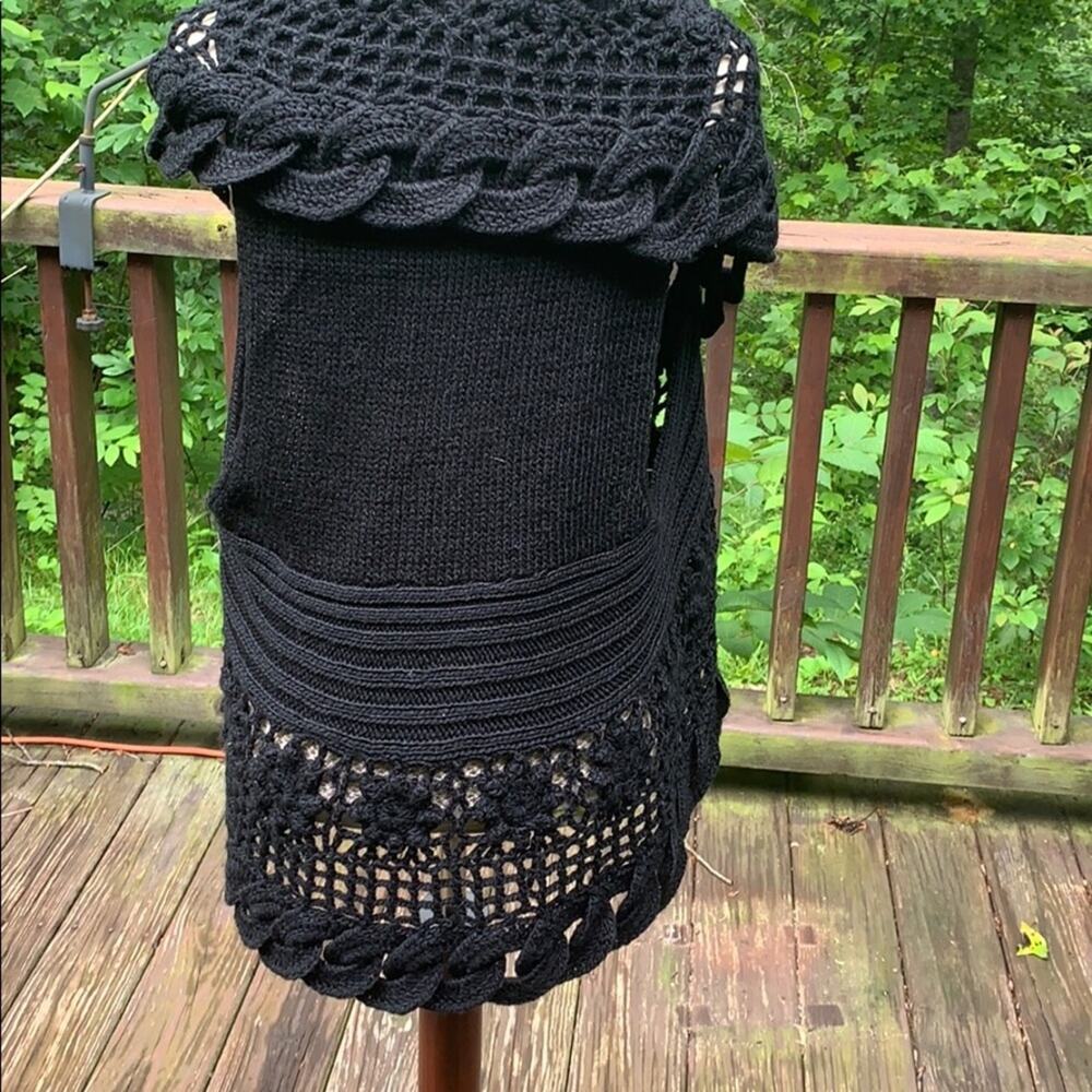 Black knitted tie front sweater vest size medium